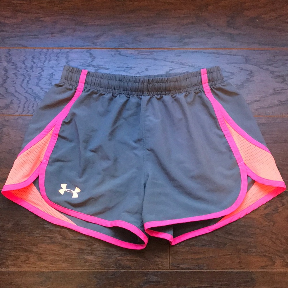 Girls Under Armour Shorts Size M